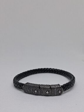 Lynx Men's Braided Black Leather Bracelet with Textured Metal Clasp